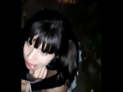 ❤️ 在街上膨胀的阴茎，以换取糖果 ️❌ Porno❌❤